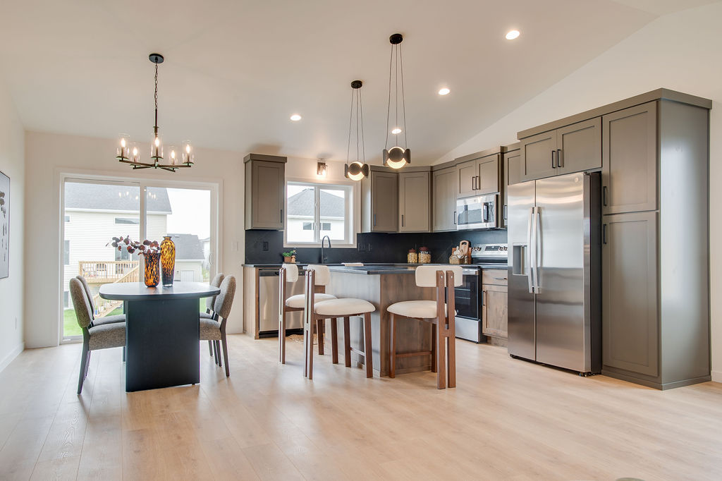 6739_SELKIRK_DR_S-12